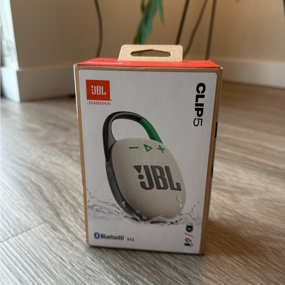 JBL Clip 5 Bluetooth Speaker